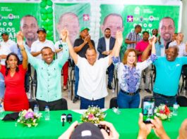 Alcalde Carlos Guzmán presenta 17 candidatos a regidores de la Fuerza del Pueblo en SDN