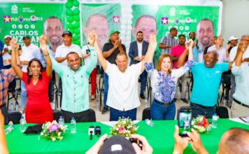 Alcalde Carlos Guzmán presenta 17 candidatos a regidores de la Fuerza del Pueblo en SDN
