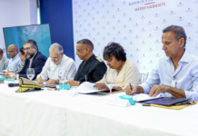 Firman acuerdo de compromiso para proteger ballenas jorobadas