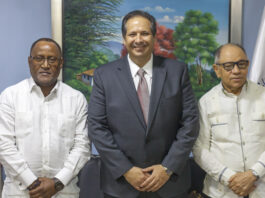 Ministro de Salud realiza acercamiento con autoridades sindicales