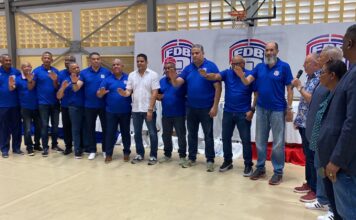 Rafael Uribe es reelecto como presidente de la FEDOMBAL