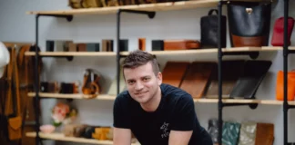 El hombre que destruye bolsas de 3000 dólares en internet