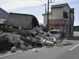 Suben a 161 los muertos por seísmo en Japón con carreteras aún cortadas en zona afectada