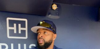 Carlos Santana pacta con Minnesota