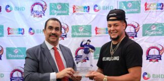 Luis Castillo gana el premio JJ Sports como Lanzador del Año en MLB