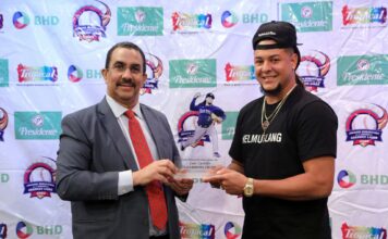 Luis Castillo gana el premio JJ Sports como Lanzador del Año en MLB