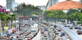 Conductores pierden horas por tapones en la ciudad