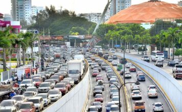 Conductores pierden horas por tapones en la ciudad