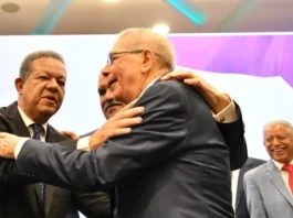 Leonel y Danilo se abrazan como señal de unidad electoral