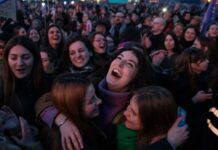 Francia se convierte en el primer país del mundo en proteger el derecho al aborto en su Constitución