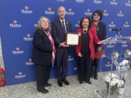 Universidad de Nueva York reconoce al periodista Adalberto Domínguez