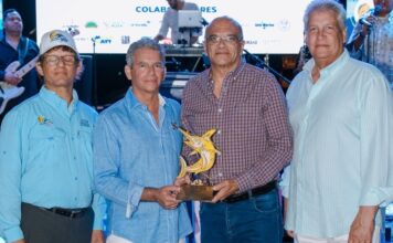 Club Náutico de Santo Domingo reconoce labor de Jorge Torres