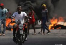 Decretan estado de emergencia en Haití, luego de que bandas armadas asaltaron una cárcel y liberaron a centenares de presos