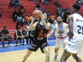 Reales mantienen invicto al vencer a los Titanes