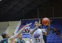 Bautista y Larrier guían a Titanes en su primera victoria