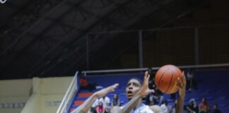 Bautista y Larrier guían a Titanes en su primera victoria