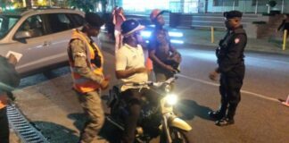 Policía Nacional realiza operativos en contra de motoristas que portan pasamontañas en Santiago