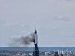 Se incendia la catedral de la ciudad francesa de Ruán