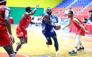 Marineros vencen a Leones en tiempo extra