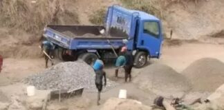 Luis “El Gallo” denuncia extracción ilegal de arena en río Masacre