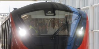 Presidente Abinader conduce el Monorriel de Santiago, en su primera prueba dinámica con pasajeros