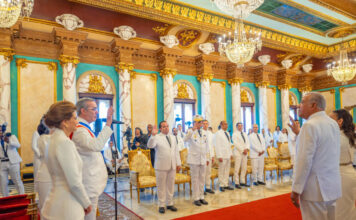 Abinader juramenta a nueve ministros; los demás se consideran confirmados en los cargos