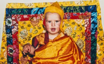 Me criaron en un templo budista como la reencarnación de un lama y a los 18 años decidí romper con todo e irme de fiesta a Ibiza El monje budista Lama Zopa conoció a Osel cuando tenía 14 meses y cuatro meses más tarde el niño se mudó a un monasterio en India.