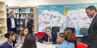 Secretario de Estado, Antony Blinken, se reúne con estudiantes del Programa de Inglés de Inmersión y vicepresidenta Raquel Peña