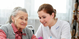 Salud Pública define plan para mejorar calidad de vida de personas con demencia