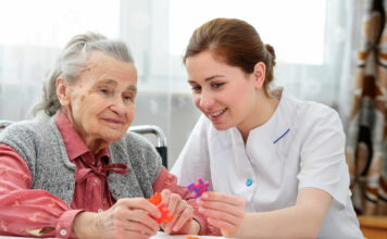 Salud Pública define plan para mejorar calidad de vida de personas con demencia