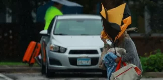 El huracán Milton toca tierra y golpea Florida con vientos extremos e inundaciones masivas