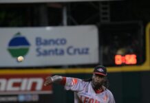 Rivera lidera blanqueada del Escogido a los Gigantes