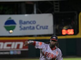 Rivera lidera blanqueada del Escogido a los Gigantes