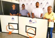 MIDEREC entrega tableros, aros y mallas de baloncesto para el club 16 de Agosto