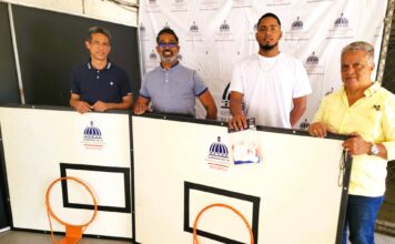 MIDEREC entrega tableros, aros y mallas de baloncesto para el club 16 de Agosto