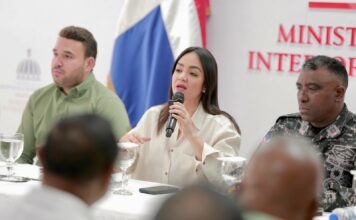 Ministra de Interior y Policía reúne a comerciantes y líderes comunitarios de la circunscripción 1 del DN para dialogar sobre beneficios de la Operación Garantía de Paz