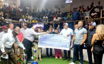 Coliseo Gallístico y Luis Alonzo hacen donación al Hospital de Niños con Cáncer