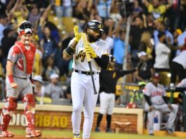 Aderlin Rodríguez se crece en victoria de las Águilas sobre el Escogido