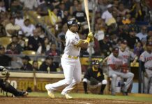 Águilas aplastan al Escogido y empatan en tercera posición