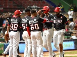 Leones remontan para obtener tercera victoria en línea