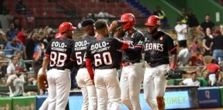 Leones remontan para obtener tercera victoria en línea