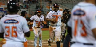 Rogers, Valdez y Johnston lideran victoria de los Toros sobre los Gigantes
