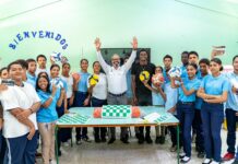 INEFI entrega utilería deportiva en Liceo César Nicolás Penson en el Caimito