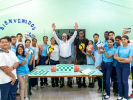 INEFI entrega utilería deportiva en Liceo César Nicolás Penson en el Caimito