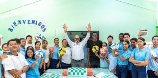 INEFI entrega utilería deportiva en Liceo César Nicolás Penson en el Caimito