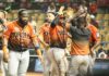 Toros sacan los bates y vencen al Escogido
