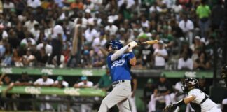 Licey remonta ante Estrellas y consolida la cima