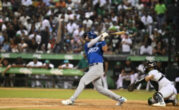 Licey remonta ante Estrellas y consolida la cima