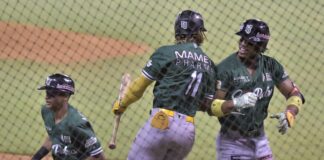 Estrellas superan a las Águilas y suben al primer lugar