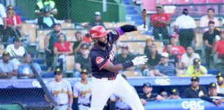 Escogido aplasta a las Águilas y se mantiene en segundo lugar